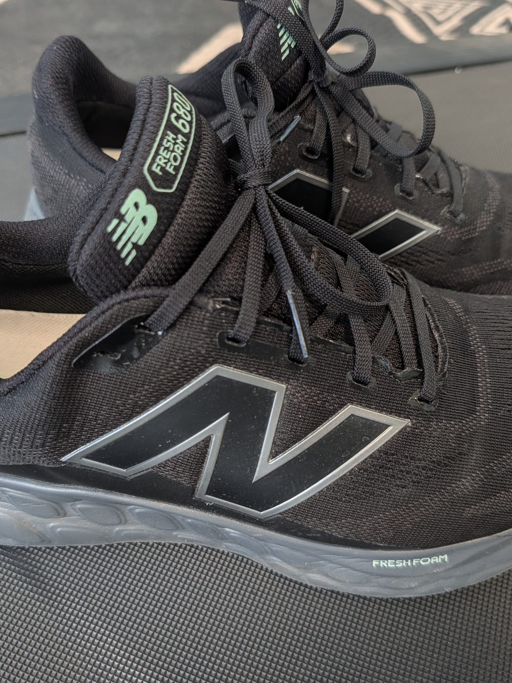 New Balance Fresh Foam 680 v8 Black Mint Running Shoes Women’s Size 11